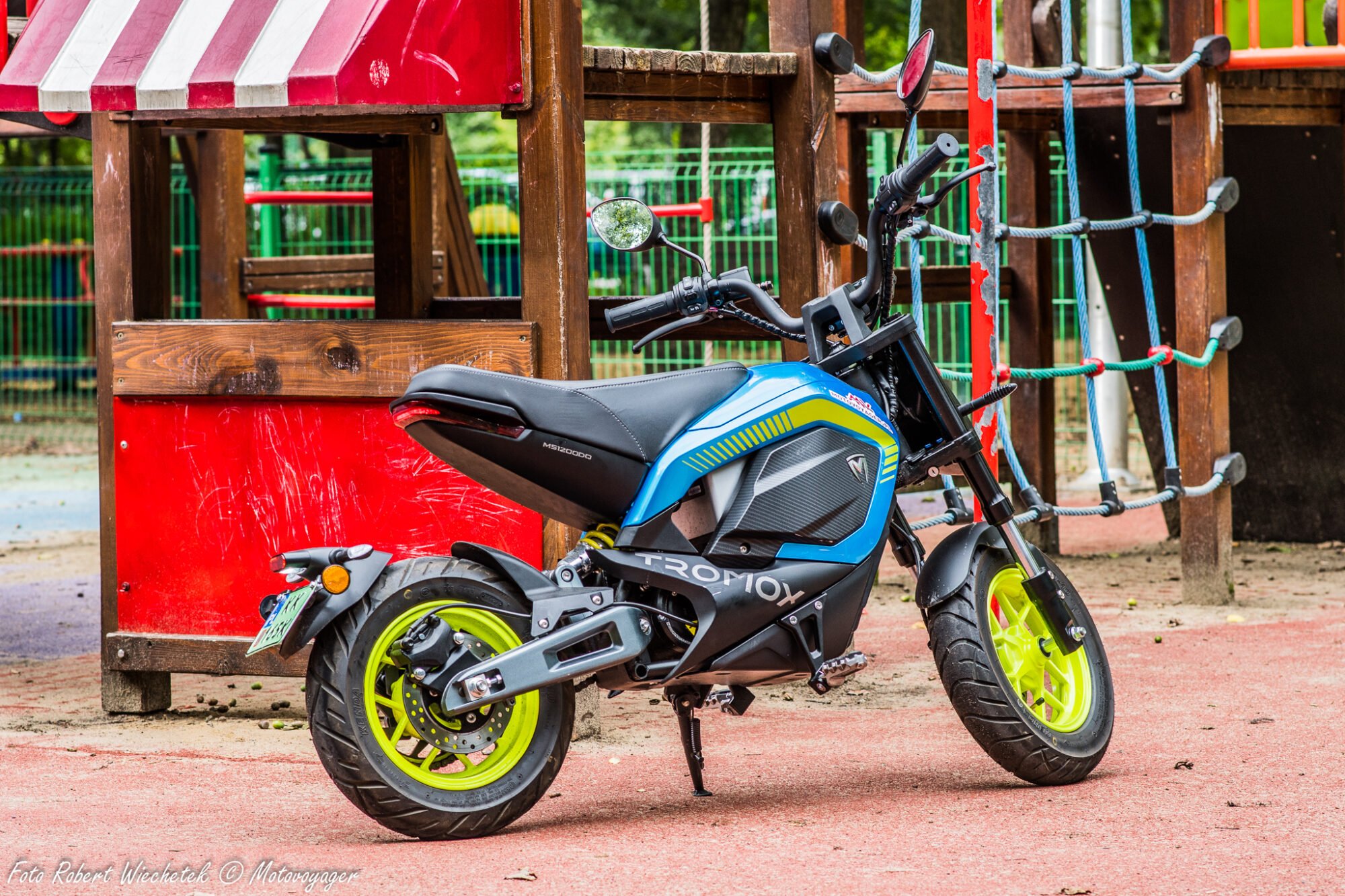 elektryczny mini bike Tromox Mino plac zabaw