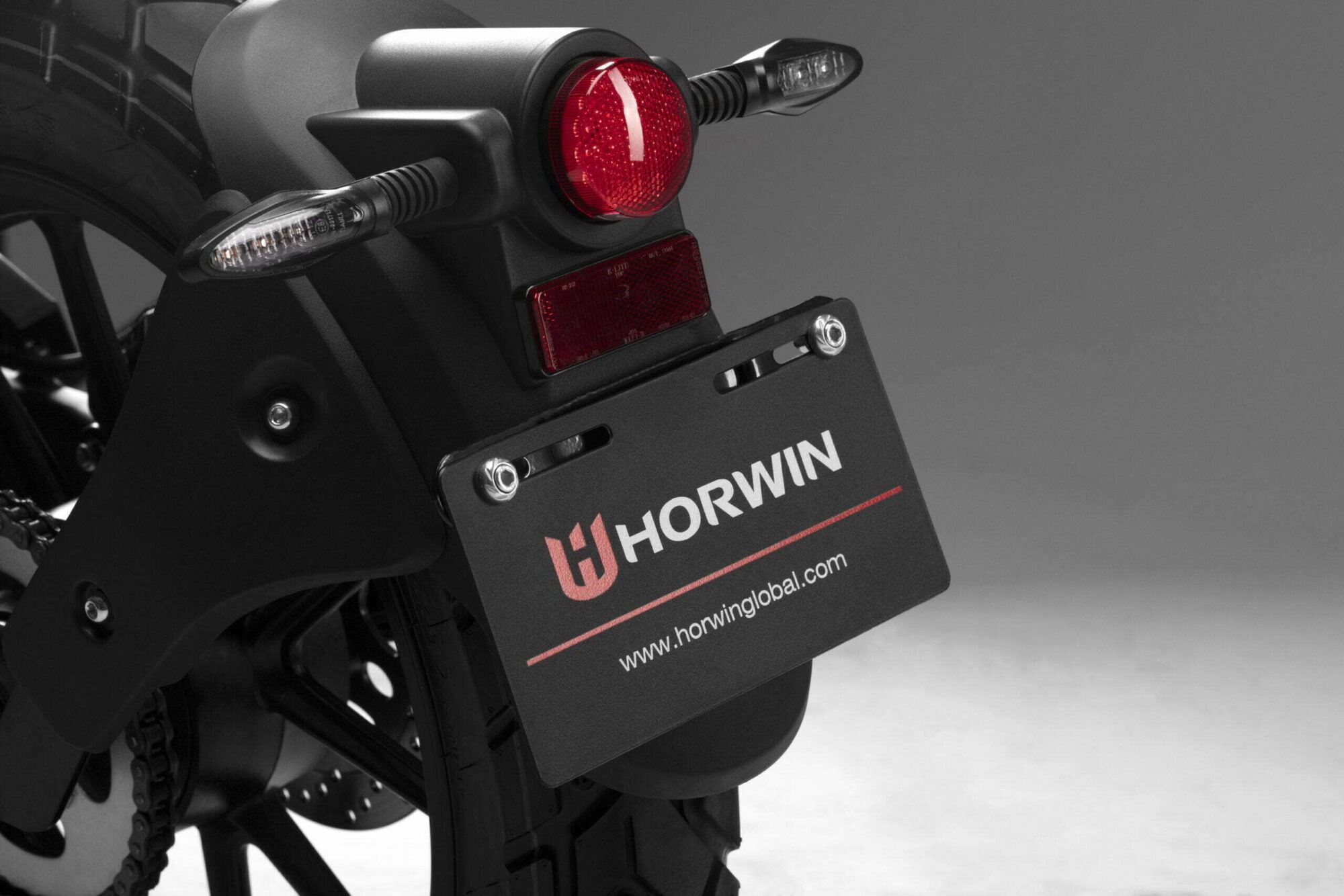elektryczny motocykl HORWIN CR6 PRO z bliska czarny