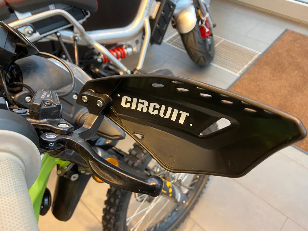 motocykl elektryczny circuit napis